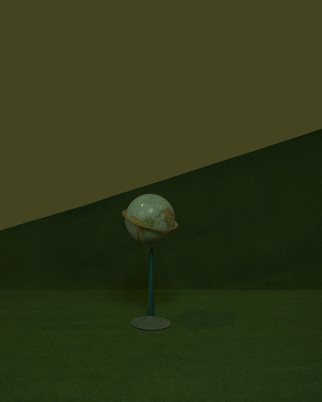 Standing Globe